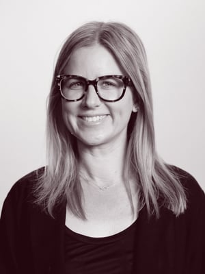 Elizabeth Waite headshot black and white